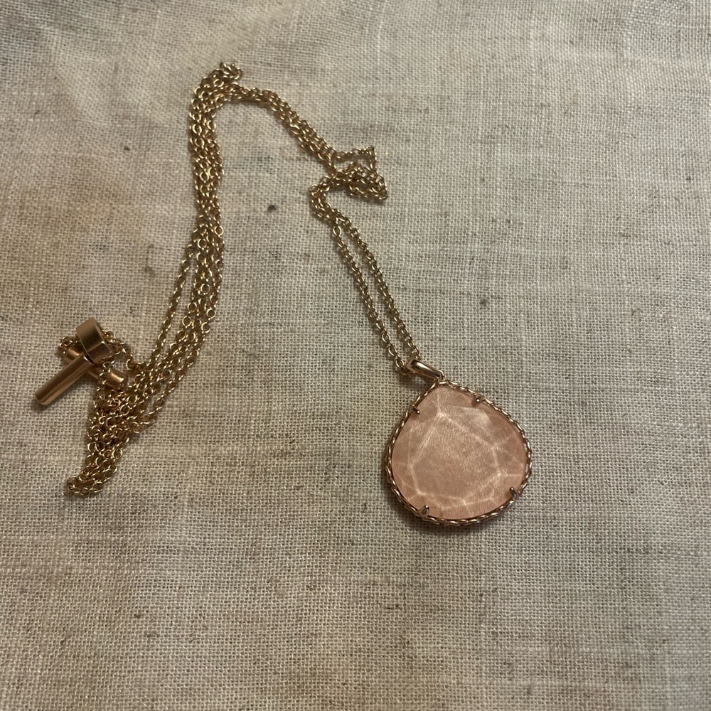 Kendra Scott blush wood/rose gold Pendant Necklace